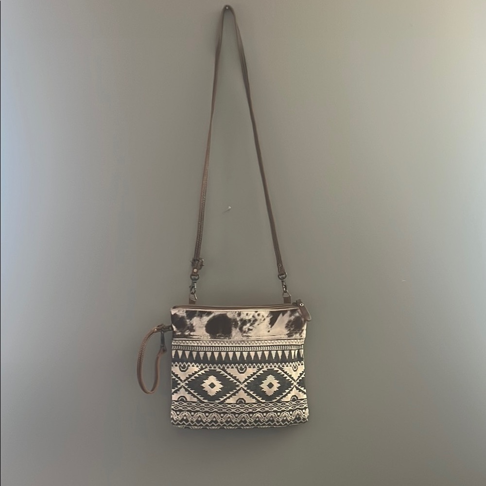 Myra Bag Crossbody
